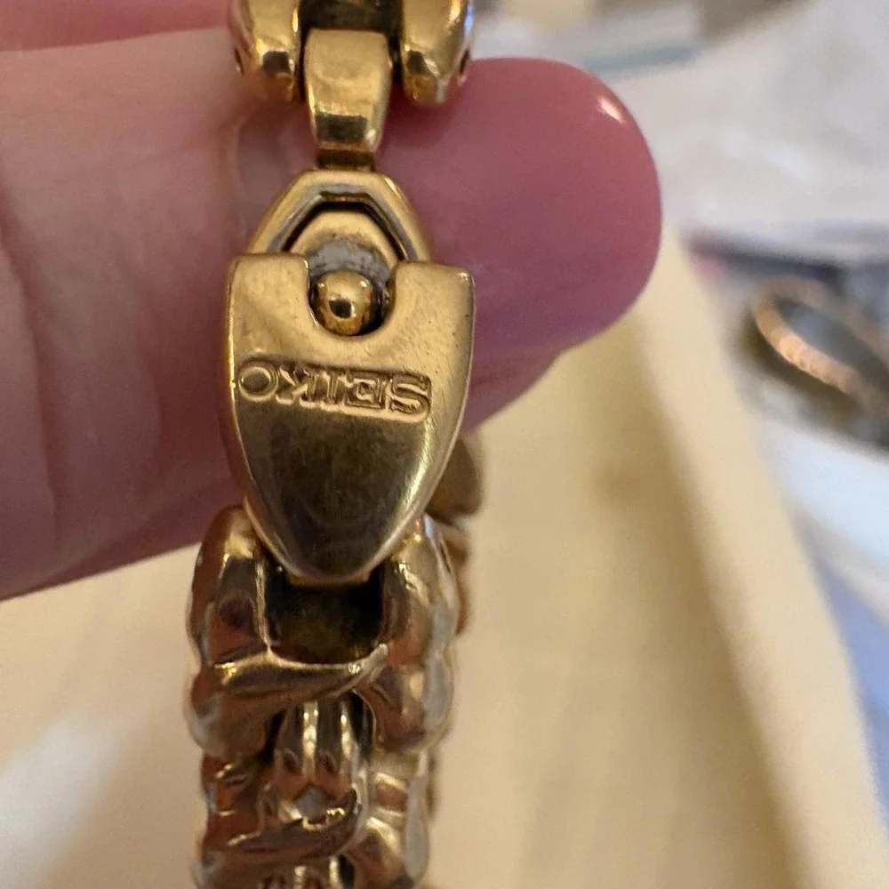 Seiko 1N00-1D09 Gold Tone Quartz Ladies Watch Japan Movement